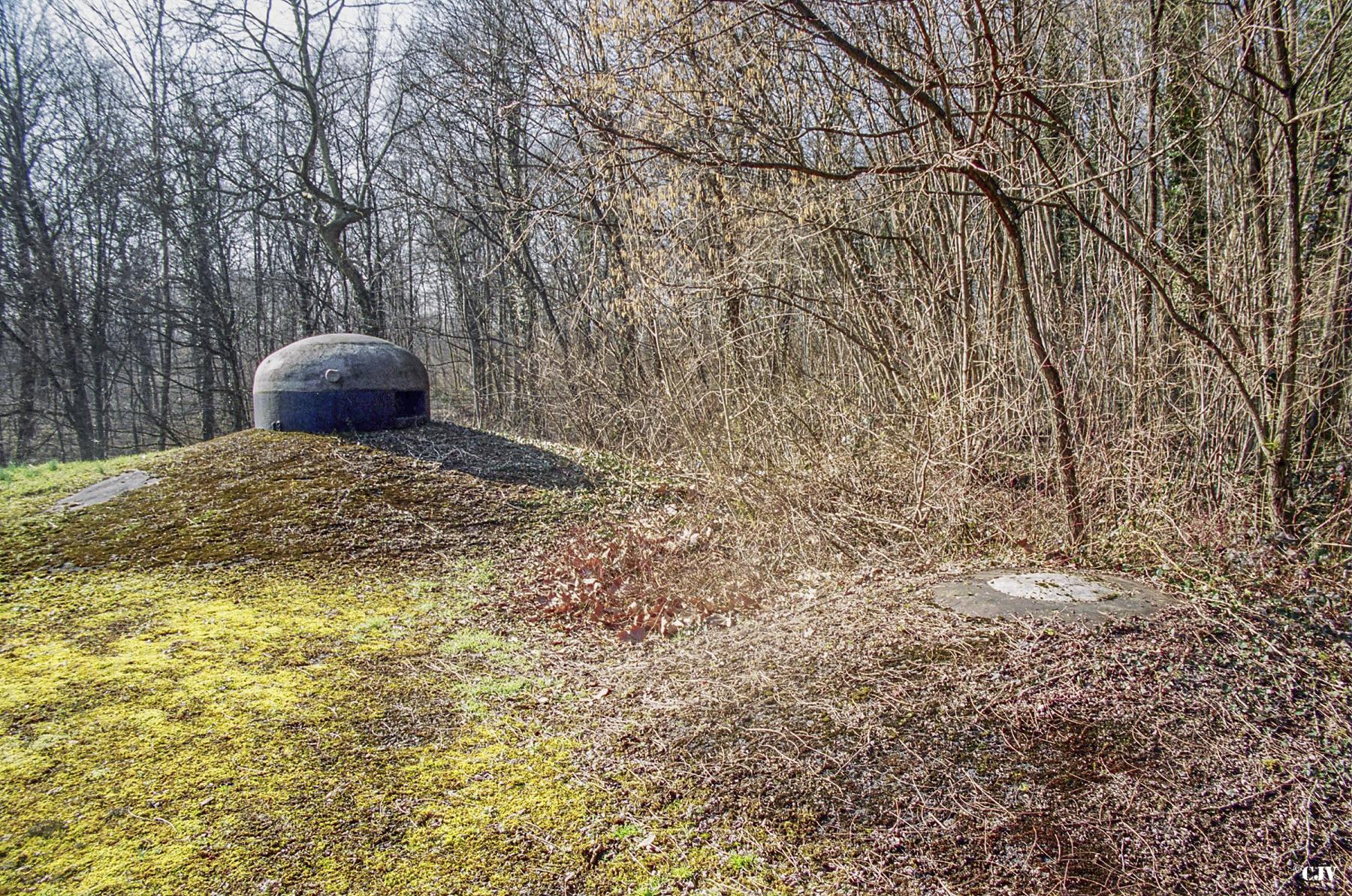 Ligne Maginot - FERMONT - A2 - (Ouvrage d'artillerie) - Entrée munitions
Cloche GFM Ouest et cloche LG - Lia VERMEULEN