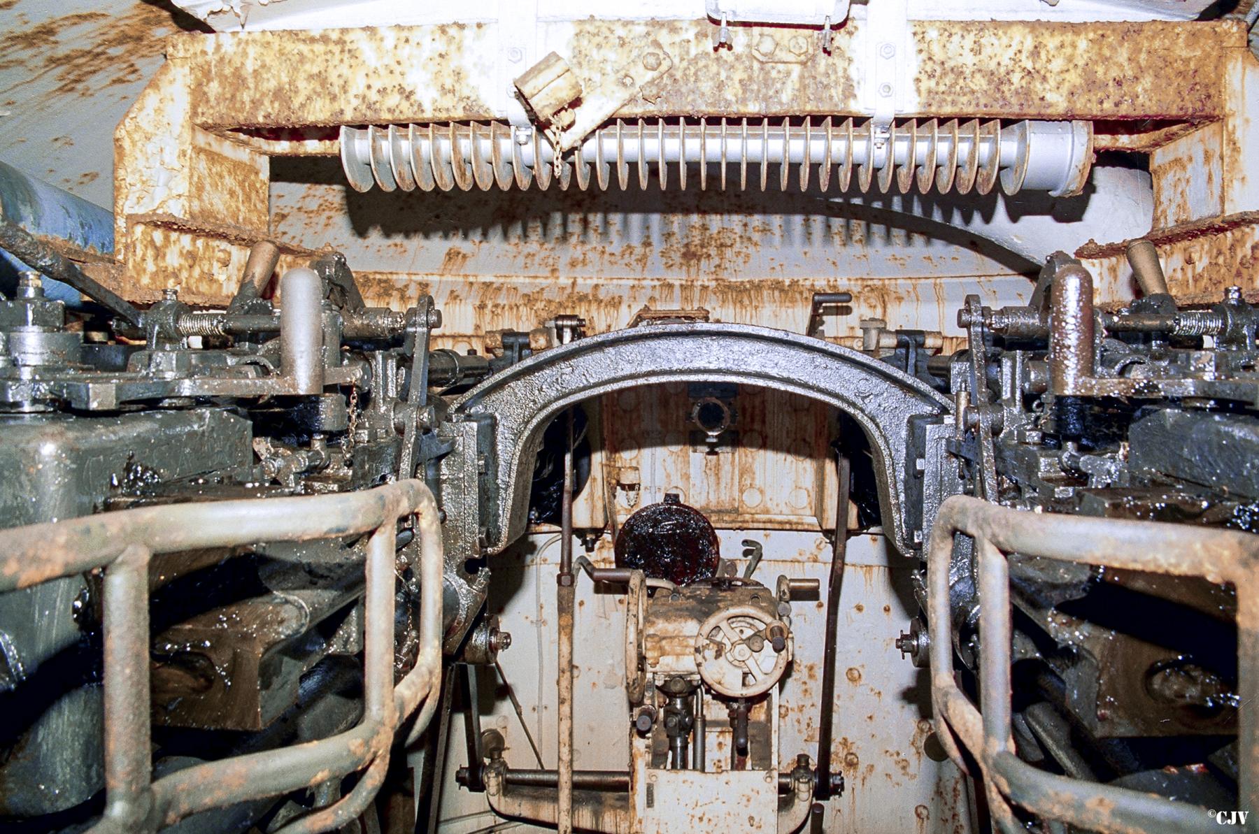 Ligne Maginot - Ouvrage d'artillerie de FERMONT - Bloc 1
Tourelle de 75 mle 33
Poste de pointage de la chambre de tir et lunette pour la visée directe