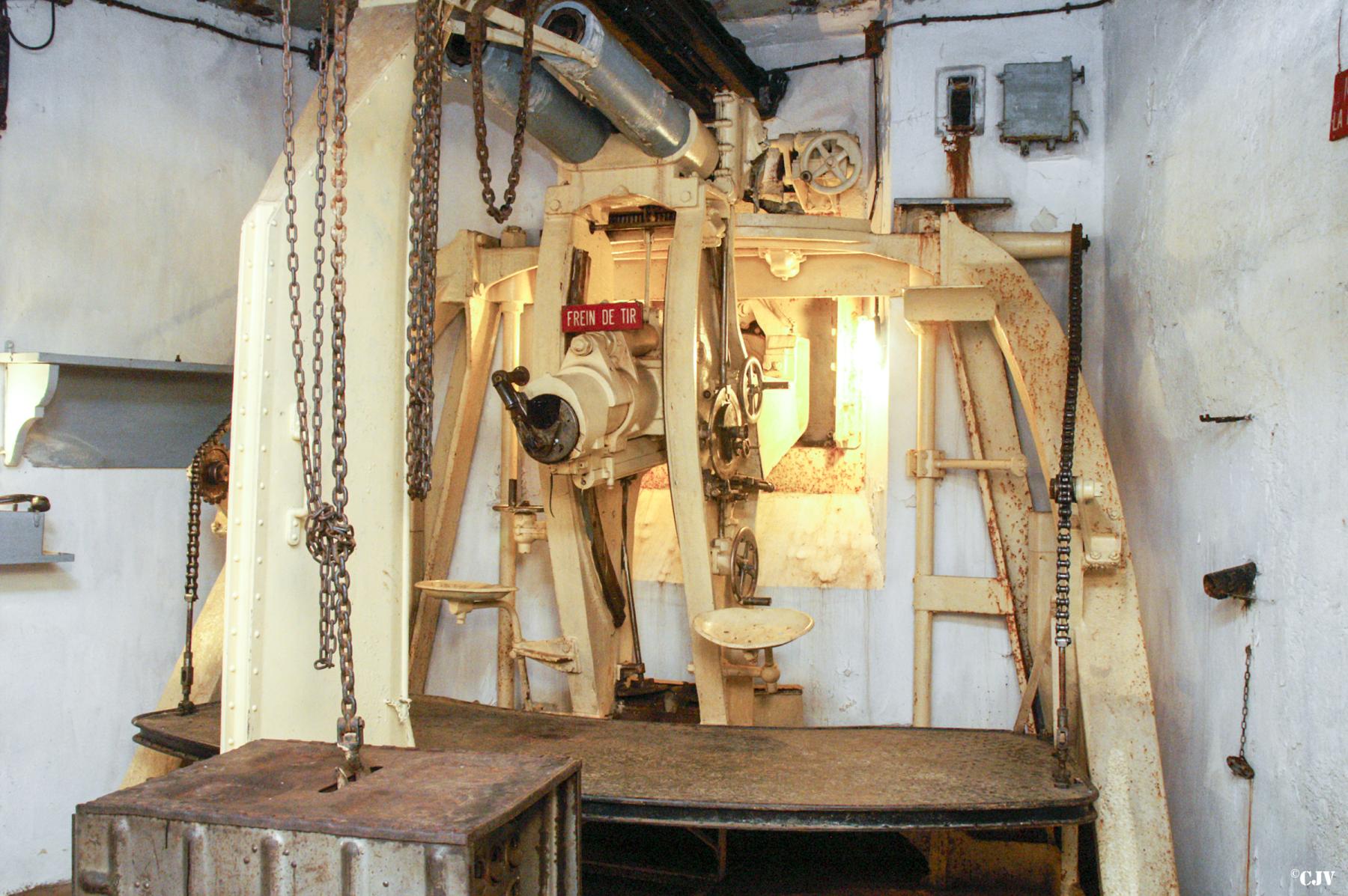 Ligne Maginot - FERMONT - A2 (Ouvrage d'artillerie) - Bloc 4
Deuxième chambre de tir pour canon-obusier de 75 mle 32 - Lia VERMEULEN