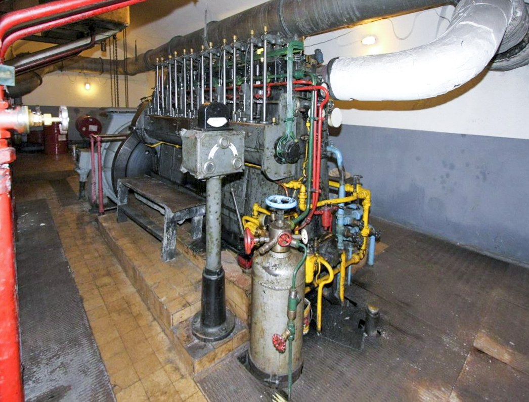 Ligne Maginot - FERMONT - A2 - (Ouvrage d'artillerie) - Groupe électrogène à moteur SGCM de 250 CV n°2 - GRASSER Michel
