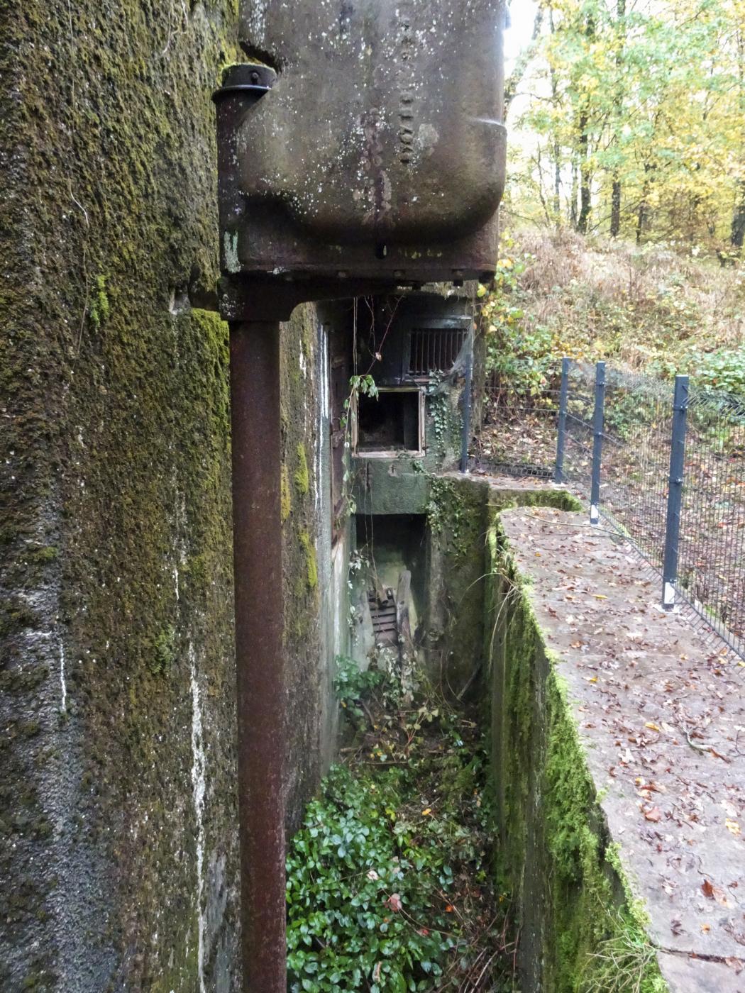 Ligne Maginot - BASSE PARTHE OUEST - C45 - (Casemate d'infanterie - Simple) - Le fossé avec son créneau de défense - Marc Fossoul
