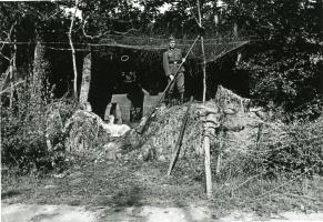 Ligne Maginot - 159° Régiment d'Artillerie de Position (159° RAP) - L'une des pièces du II° groupe du 159°RAP en position dans la foret de la Hardt.
La pièce a été sabotée lors du repli du 159° RAP, la photo prise par les allemands en 1940