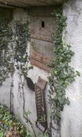 Ligne Maginot - COL DE GARDE (G) - EO10 - (Abri actif) - Bloc 1
La porte avec sa passerelle et une entrée d'air à côté.