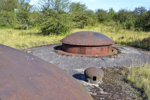 Ligne Maginot - ROCHONVILLERS - A8 - (Ouvrage d'artillerie) - Bloc 3
Tourelle pour deux tubes de 75 R 32 et champignon de prise d'air