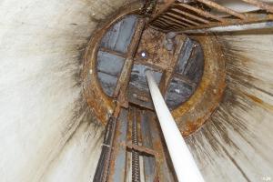 Ligne Maginot - ROCHONVILLERS - A8 - (Ouvrage d'artillerie) - Bloc 8
Une des cloches GFM avec tube acoustique pour la communication
