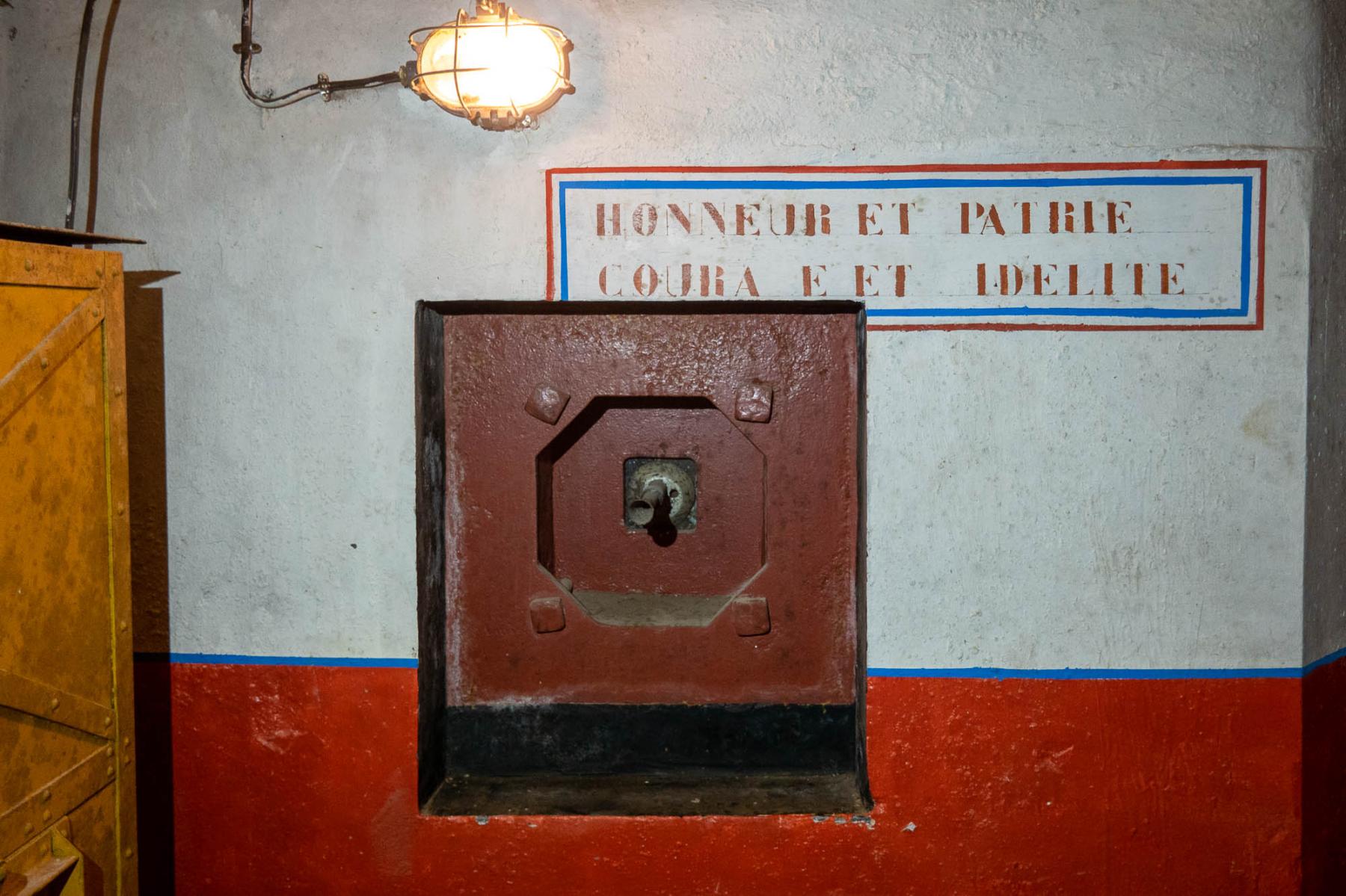 Ligne Maginot - BOUSSE - A24 - (Ouvrage d'infanterie) - Blockhaus de défenses intérieure couvrant le puits de l'entrée - Michel Teiten