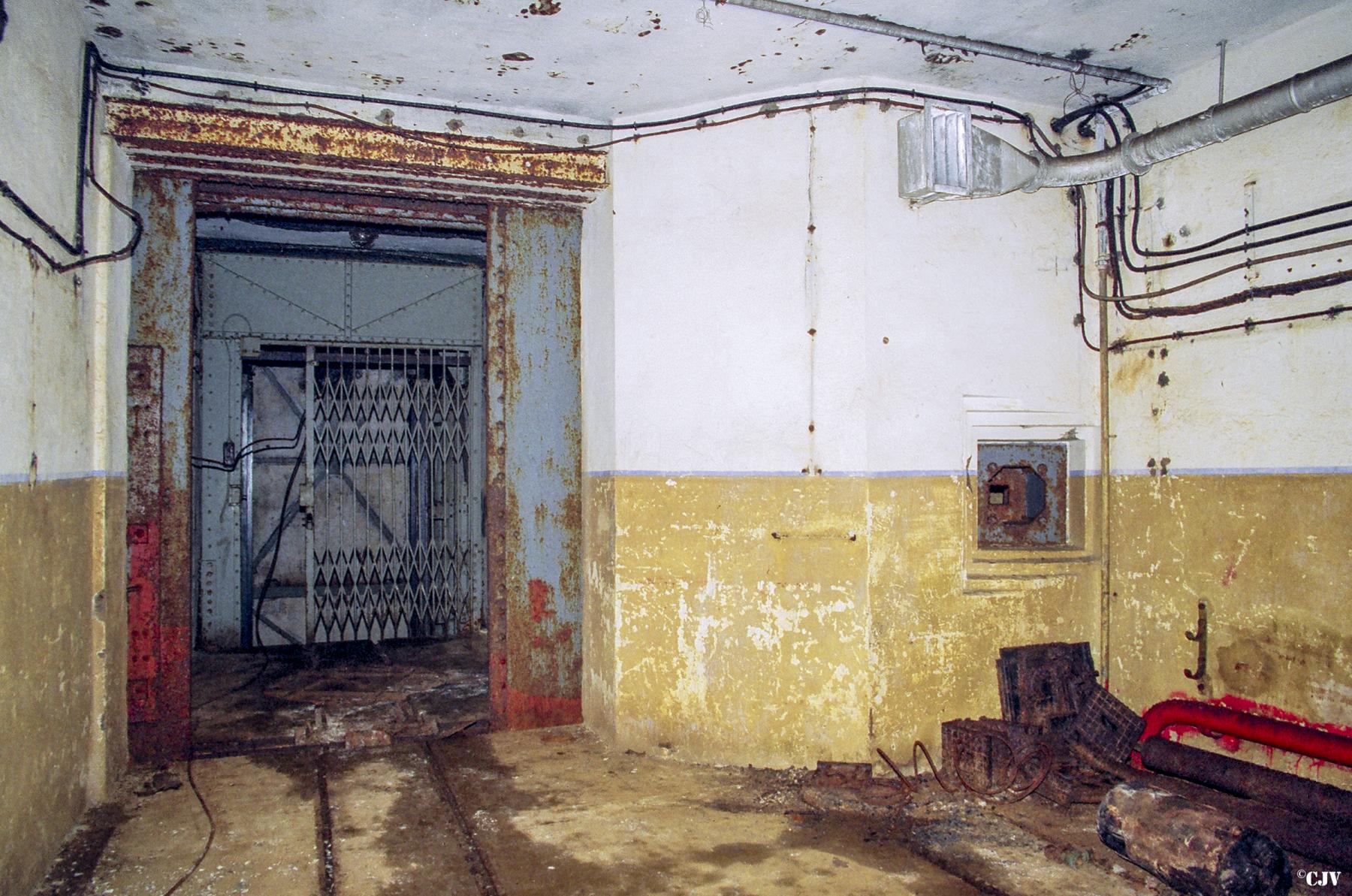 Ligne Maginot - LATIREMONT - A3 - (Ouvrage d'artillerie) - Entrée munitions
Vers les monte-charges - Lia VERMEULEN
