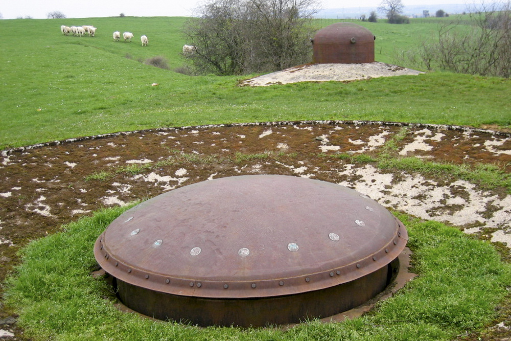 Ligne Maginot - LATIREMONT - A3 - (Ouvrage d'artillerie) - Bloc 4
Tourelle de 81 et cloche GFM - Michel Teiten
