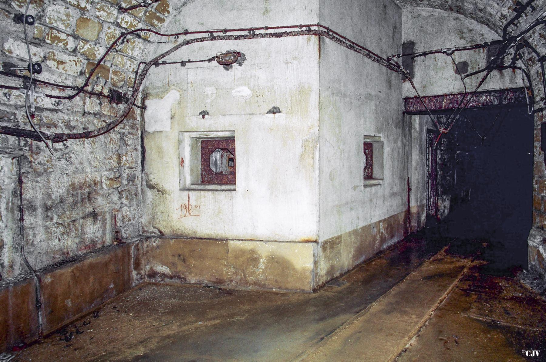 Ligne Maginot - LATIREMONT - A3 - (Ouvrage d'artillerie) - Blockhaus de défense intérieure - Lia VERMEULEN