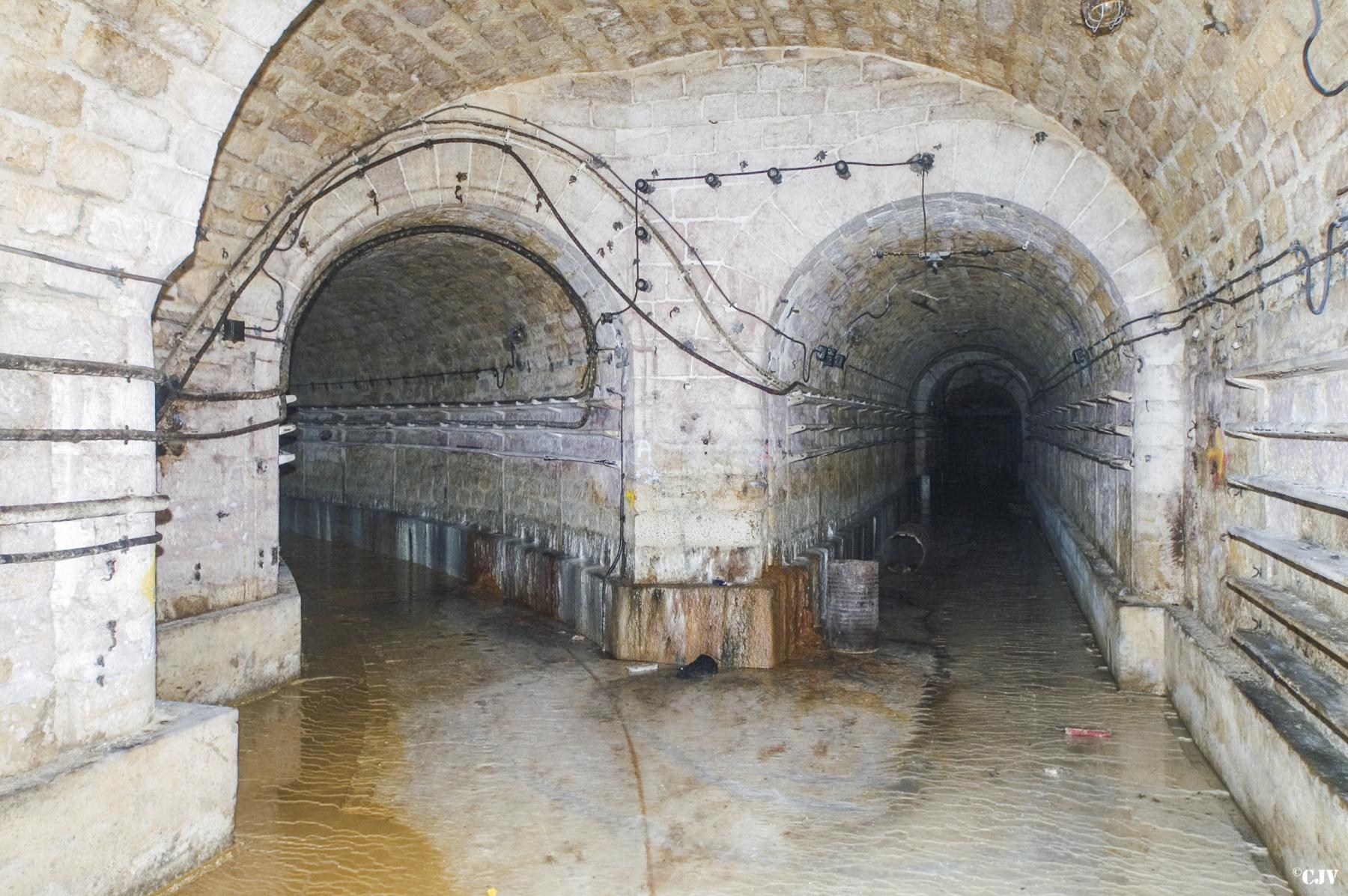 Ligne Maginot - LATIREMONT - A3 - (Ouvrage d'artillerie) - Bifurcation de la galerie - Lia VERMEULEN