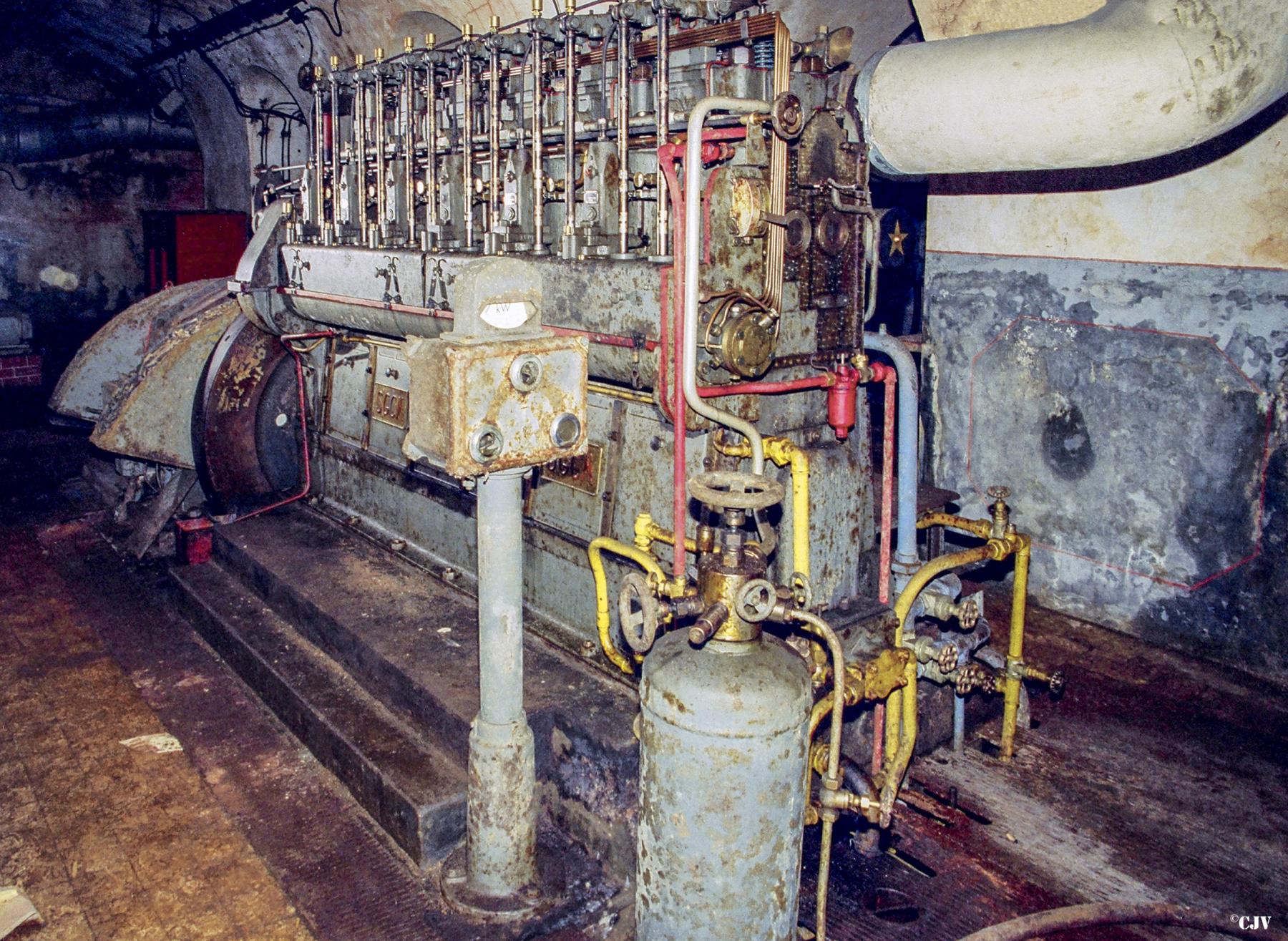 Ligne Maginot - LATIREMONT - A3 - (Ouvrage d'artillerie) - Usine electrique
L'un des moteurs SGCM - Lia VERMEULEN