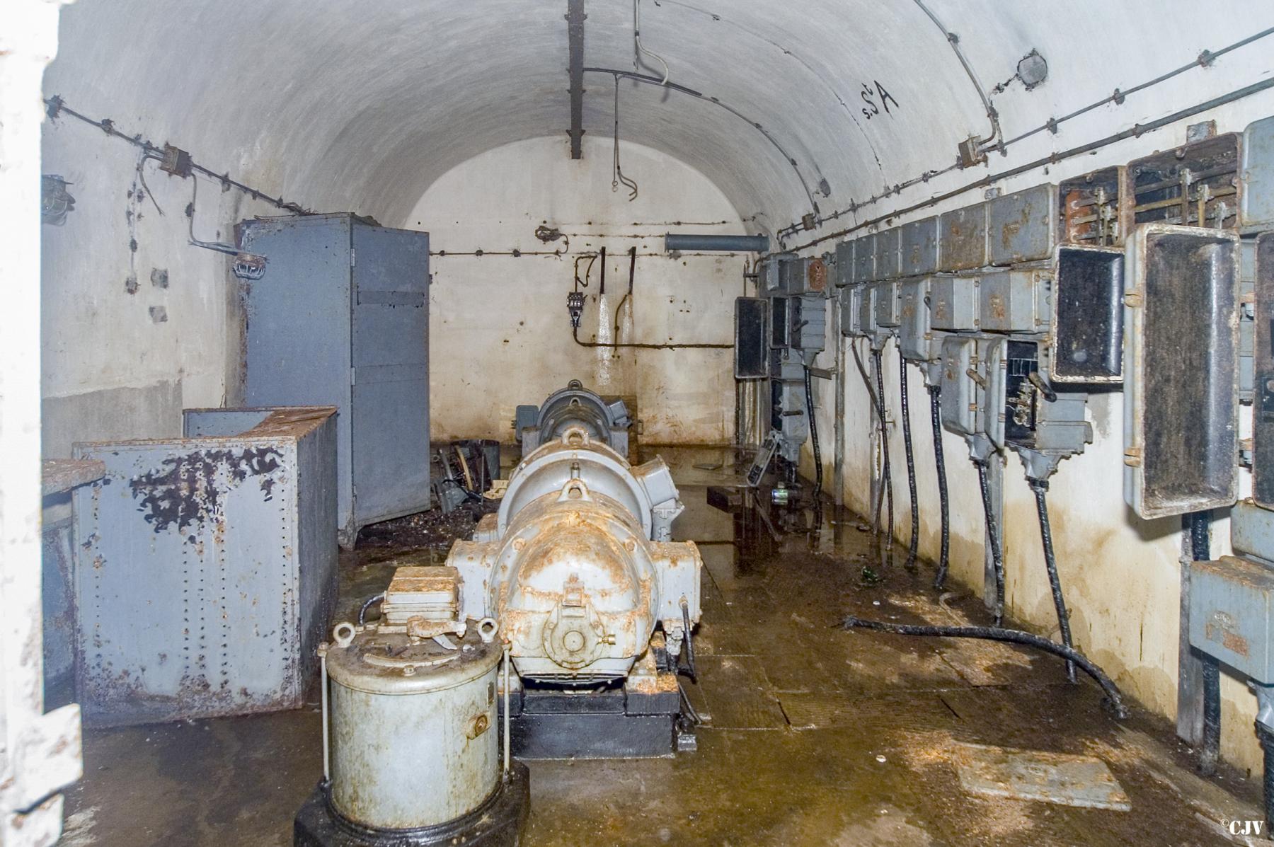 Ligne Maginot - LATIREMONT - A3 - (Ouvrage d'artillerie) - Sous-station électrique des blocs avant - Lia VERMEULEN
