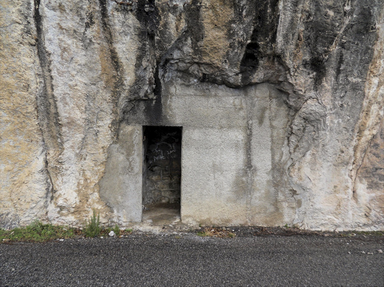 Ligne Maginot - Chambre de coupure du COL de la TORRE - Vue de la façade extérieure - Sud  Passion