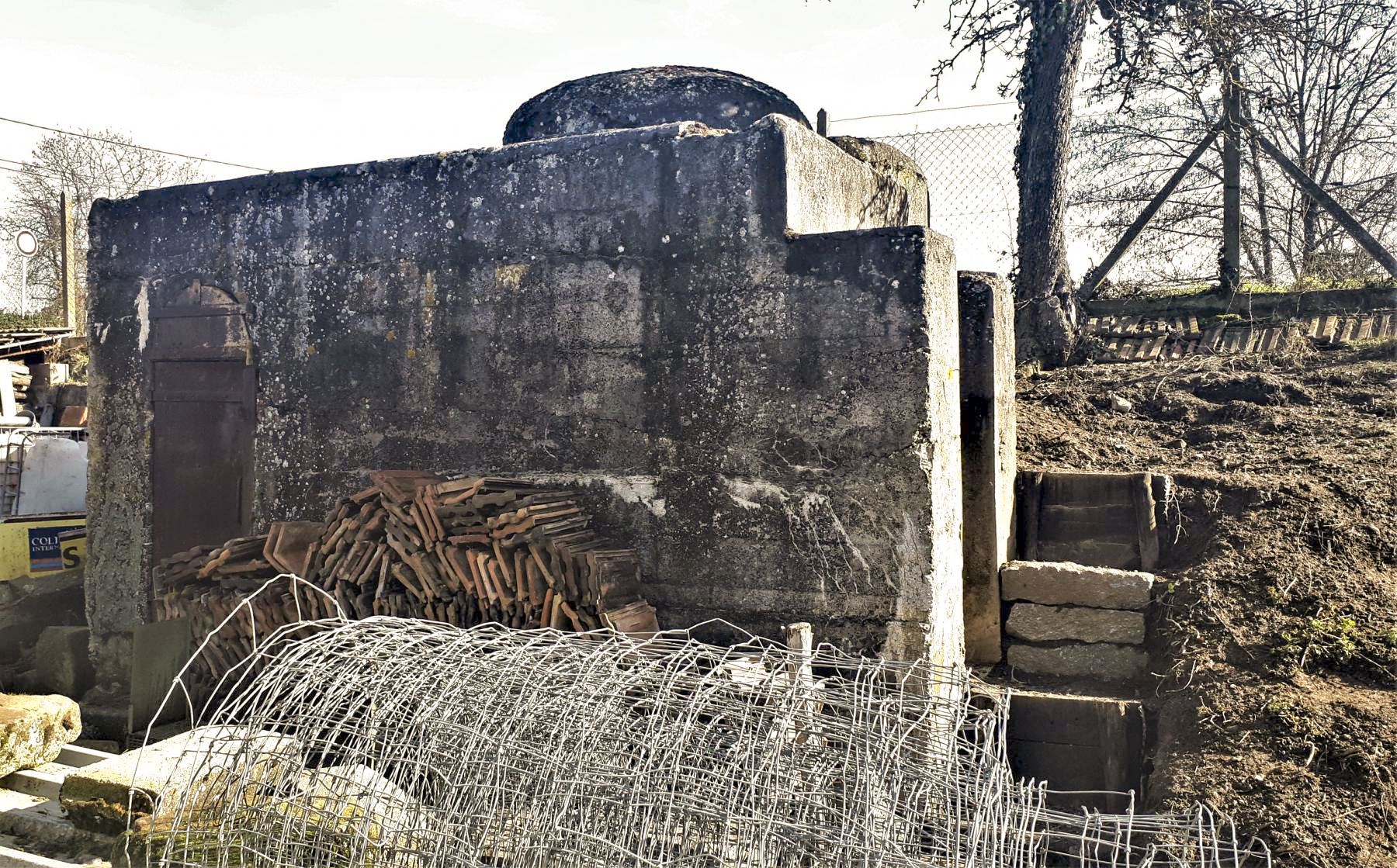 Ligne Maginot - B22 - ECLUSE 66 SUD - (Blockhaus pour arme infanterie) - Les deux entrées à l'arrière du bloc - G. Fuchs