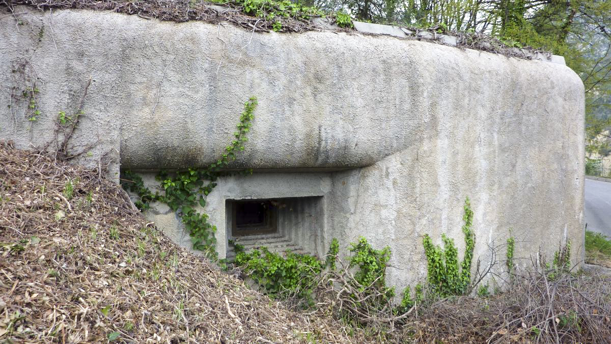 Ligne Maginot - COL DE GARDE (G) - EO10 - (Abri actif) - Bloc 4
Façade côté créneau 37mm AC / JM - ELLENA-CUNY