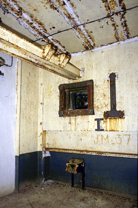 Ligne Maginot - COL DE GARDE (G) - EO10 - (Abri actif) - Bloc 4 - LOVINY Alain