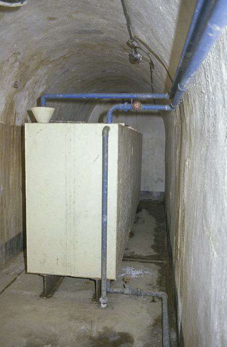 Ligne Maginot - COL DE GARDE (G) - EO10 - (Abri actif) - L'usine électrique
Cuve d'eau (5000L) servant au refroidissement du moteur. - LOVINY Alain