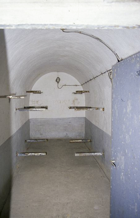 Ligne Maginot - COL DE GARDE (G) - EO10 - (Abri actif) - Bloc 3
Chambre officiers - LOVINY Alain