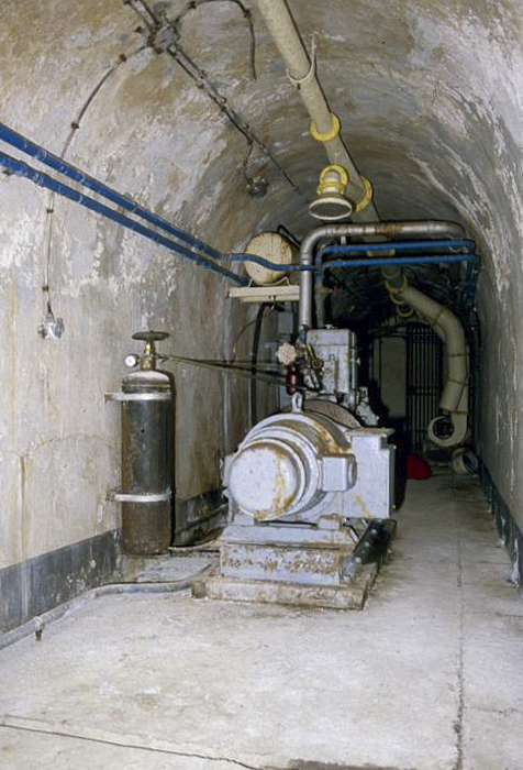 Ligne Maginot - COL DE GARDE (G) - EO10 - (Abri actif) - L'usine électrique
Groupe électrogène Baudouin DB2  - LOVINY Alain