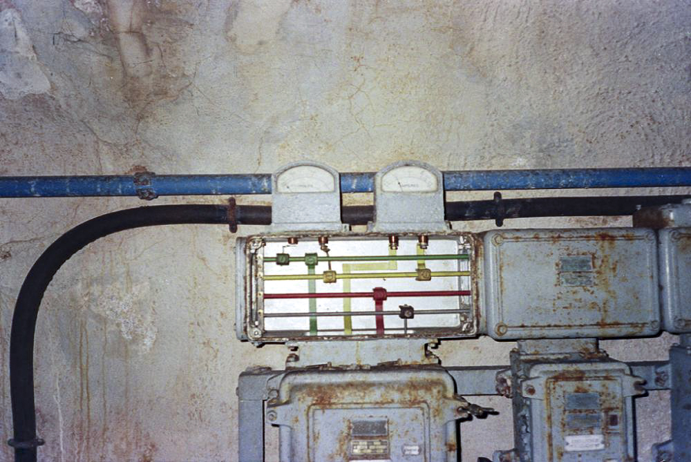 Ligne Maginot - COL DE GARDE (G) - EO10 - (Abri actif) - L'usine électrique
Le tableau électrique général de l'ouvrage - LOVINY Alain