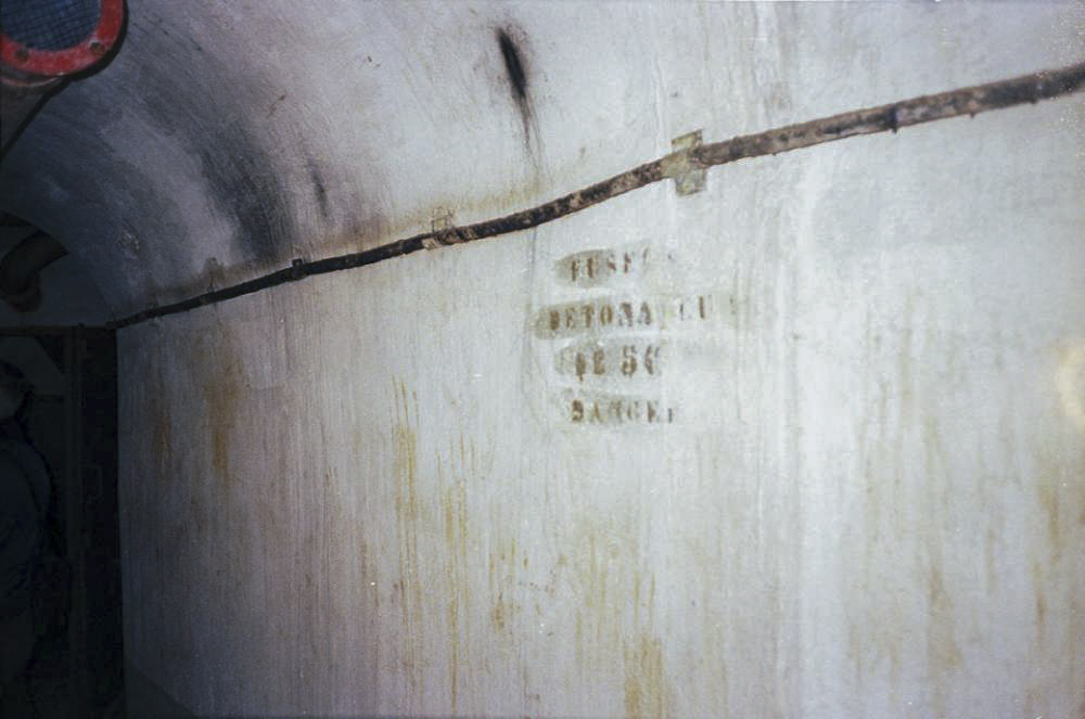 Ligne Maginot - COL DE GARDE (G) - EO10 - (Abri actif) - Bloc 3
Magasin à munitions - LOVINY Alain