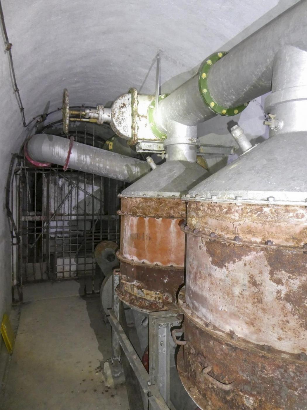 Ligne Maginot - COL DE GARDE (G) - EO10 - (Abri actif) - Bloc 2
Salle de neutralisation - ELLENA Daniel - CUNY Philippe