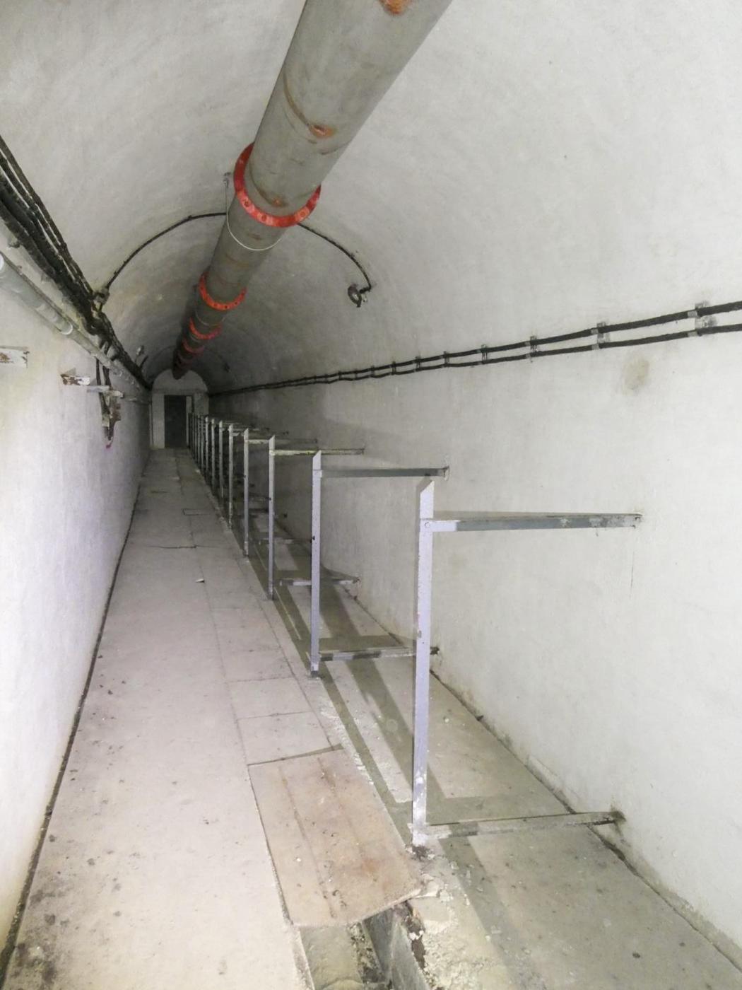 Ligne Maginot - COL DE GARDE (G) - EO10 - (Abri actif) - Galerie de la chambrée ou dortoir. - ELLENA Daniel - CUNY Philippe