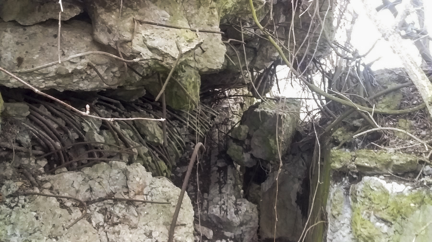 Ligne Maginot - 41/3 - BIESHEIM NORD - (Casemate d'infanterie - Double) - Emplacement de la cloche vu l'arrondi - Joel MUNTZINGER