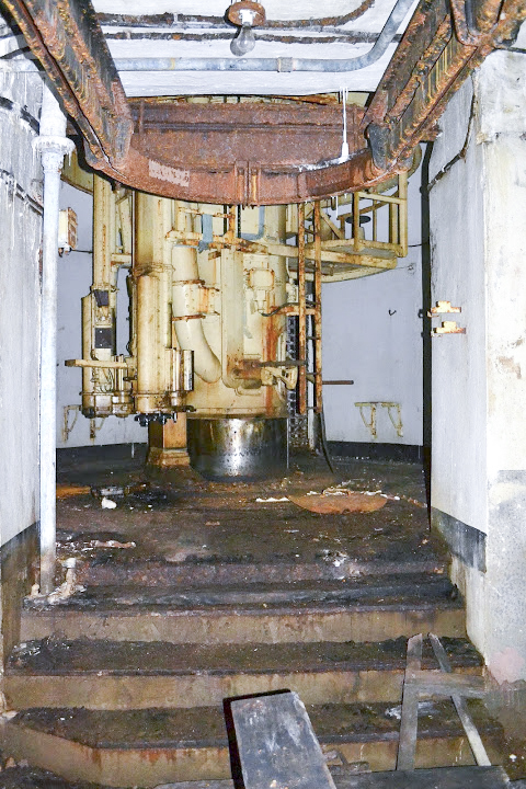 Ligne Maginot - ROCHONVILLERS - A8 - (Ouvrage d'artillerie) - Bloc 3
Tourelle pour deux tubes de 75 R 32
L'étage intermédiaire  - PAVEL Jan