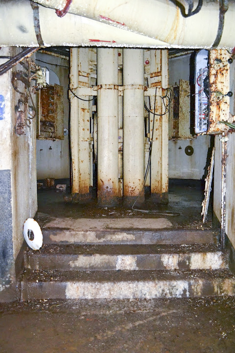 Ligne Maginot - ROCHONVILLERS - A8 - (Ouvrage d'artillerie) - Bloc 3
Tourelle pour deux tubes de 75 R 32
L'étage inférieur - PAVEL Jan