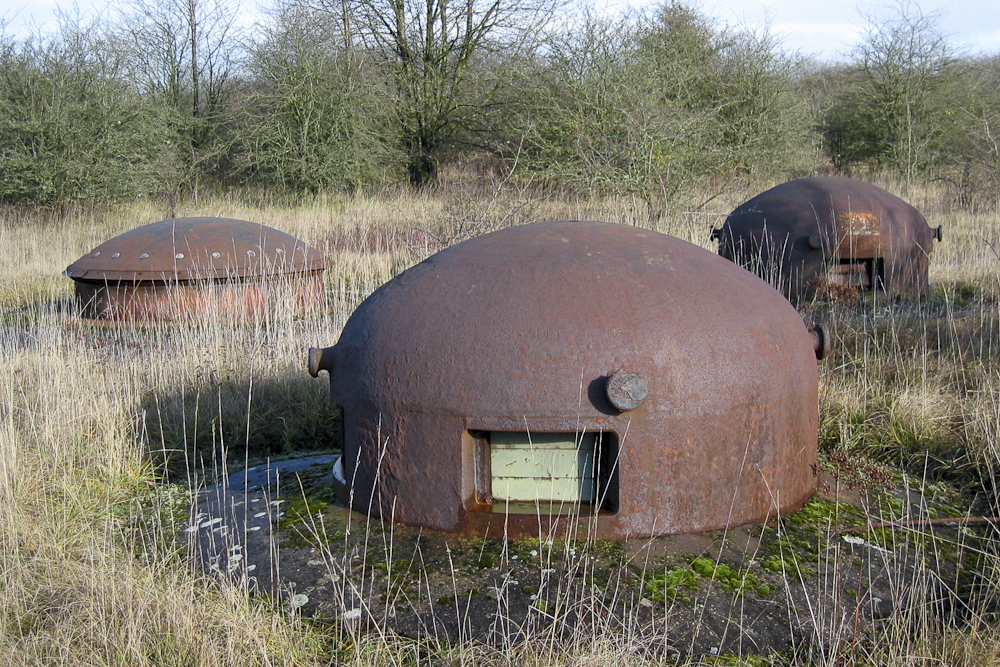 Ligne Maginot - ROCHONVILLERS - A8 - (Ouvrage d'artillerie) - Bloc 3
Les deux cloches GFM type A et la tourelle de 75 en position éclipsée - Michel Teiten
