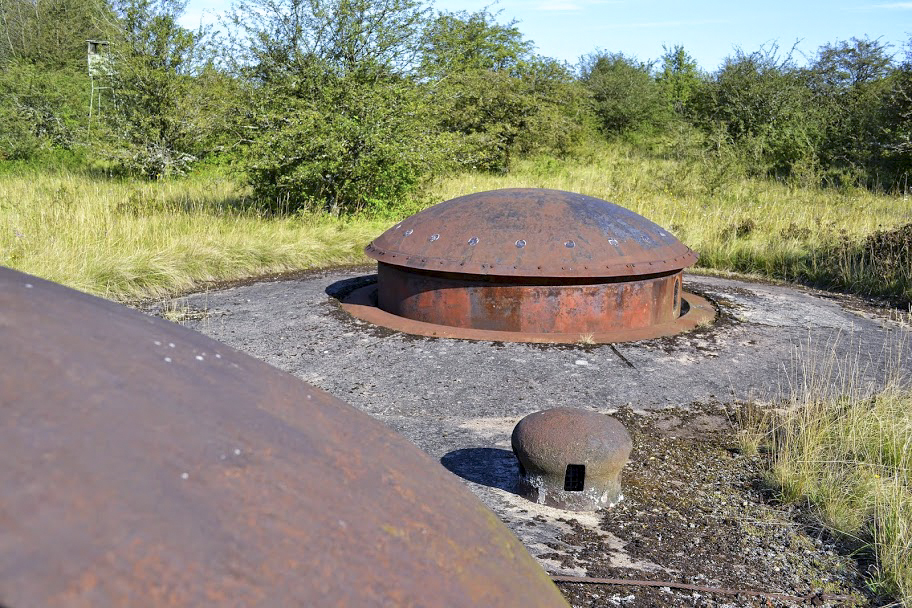 Ligne Maginot - ROCHONVILLERS - A8 - (Ouvrage d'artillerie) - Bloc 3
Tourelle pour deux tubes de 75 R 32 et champignon de prise d'air - PAVEL Jan
