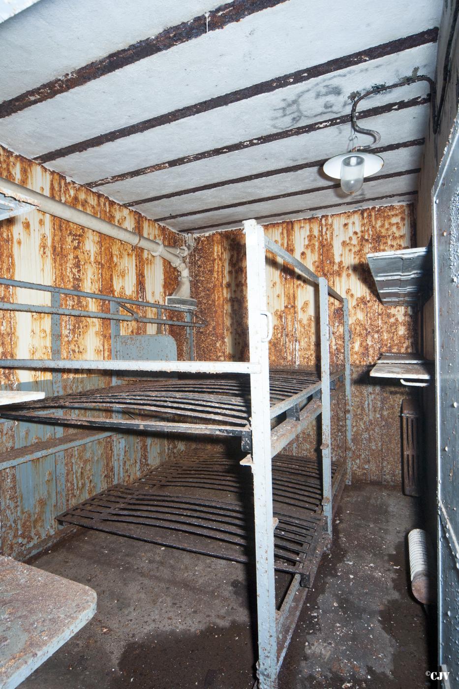 Ligne Maginot - ROCHONVILLERS - A8 - (Ouvrage d'artillerie) - Bloc 2
Dortoir - Lia VERMEULEN