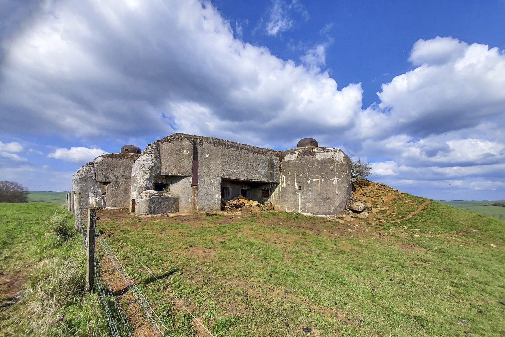 Ligne Maginot - THONNE LE THIL - (Casemate d'infanterie - Double) - Partie droite de la casemate en flanquement de la casemate de Guerlette - ANDRE Philippe