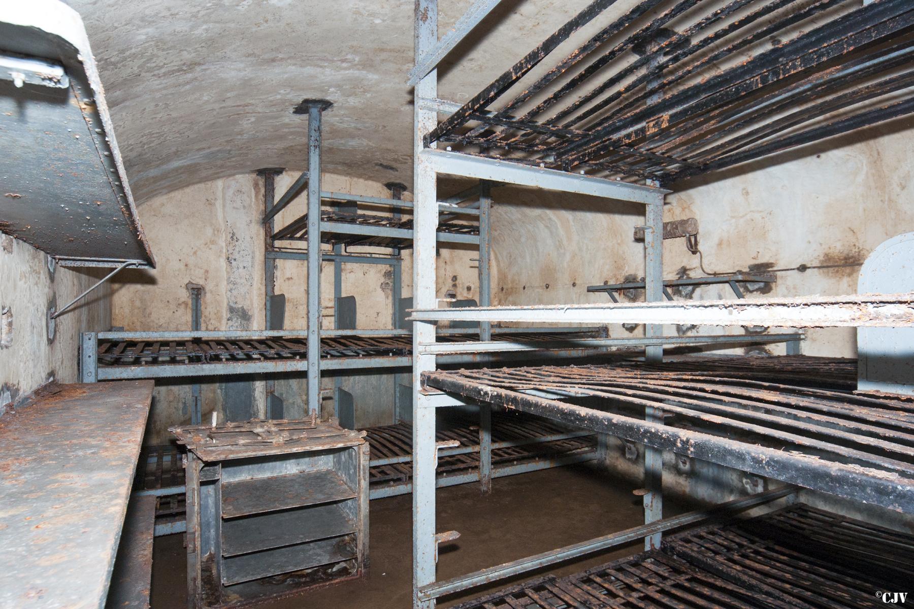 Ligne Maginot - ROCHONVILLERS - A8 - (Ouvrage d'artillerie) - Bloc 3
Dortoir en bas du bloc - Lia VERMEULEN