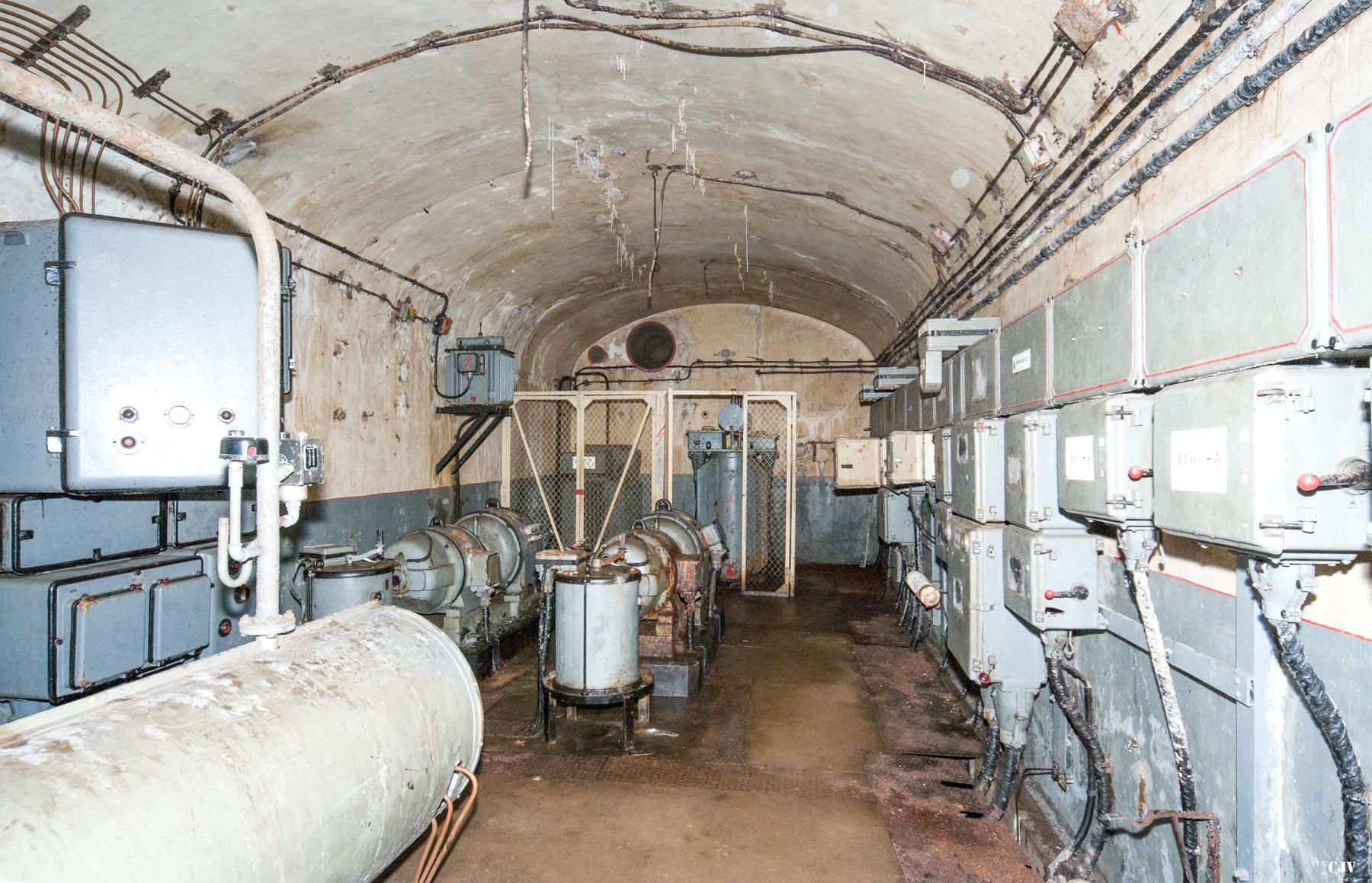 Ligne Maginot - ROCHONVILLERS - A8 - (Ouvrage d'artillerie) - La sous-station des avants. - Lia VERMEULEN