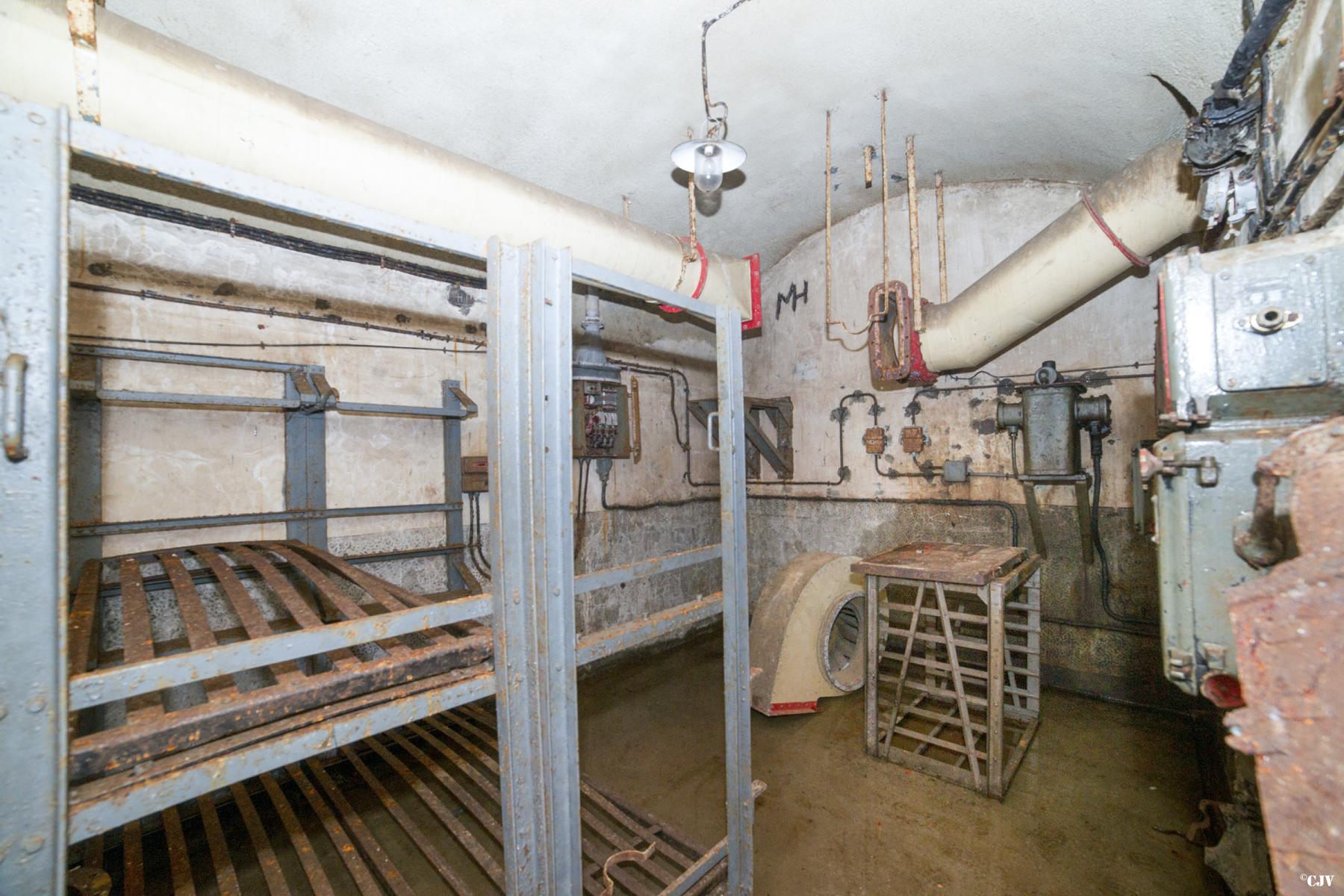 Ligne Maginot - ROCHONVILLERS - A8 - (Ouvrage d'artillerie) - Bloc 6
Local de ventilation - Lia VERMEULEN