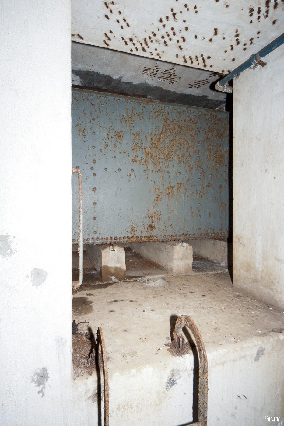 Ligne Maginot - ROCHONVILLERS - A8 - (Ouvrage d'artillerie) - Bloc 6
Réservoir d'eau - Lia VERMEULEN