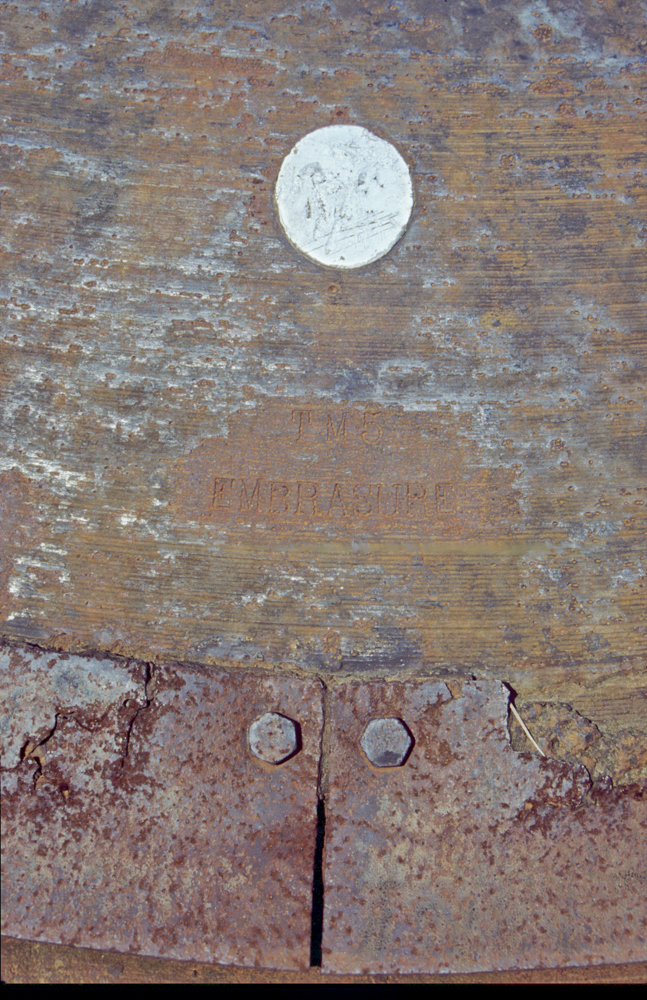 Ligne Maginot - ROCHONVILLERS - A8 - (Ouvrage d'artillerie) - Bloc 8
Inscription au-dessus de l'embrasure sur la tourelle mitrailleuse (n° 5) - Michel Teiten