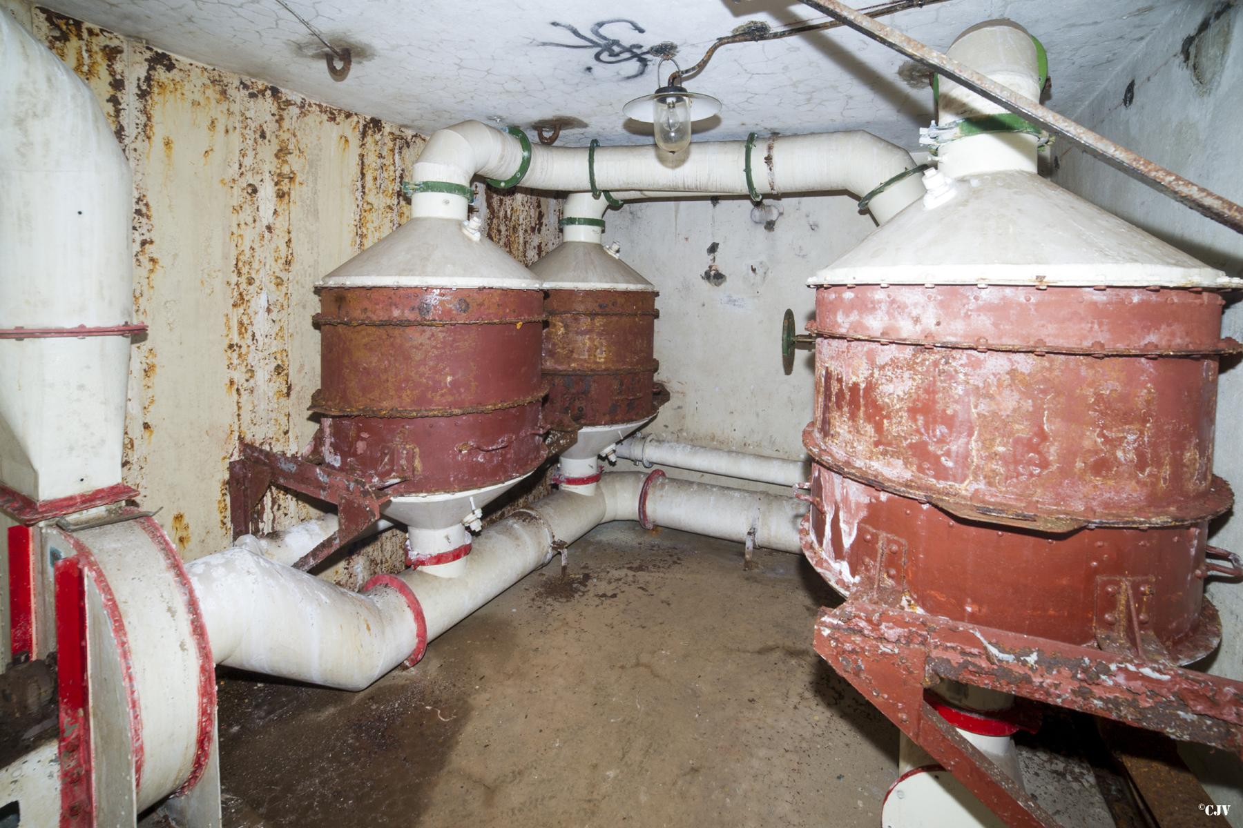 Ligne Maginot - ROCHONVILLERS - A8 - (Ouvrage d'artillerie) - Bloc 8
Les filtres - Lia VERMEULEN