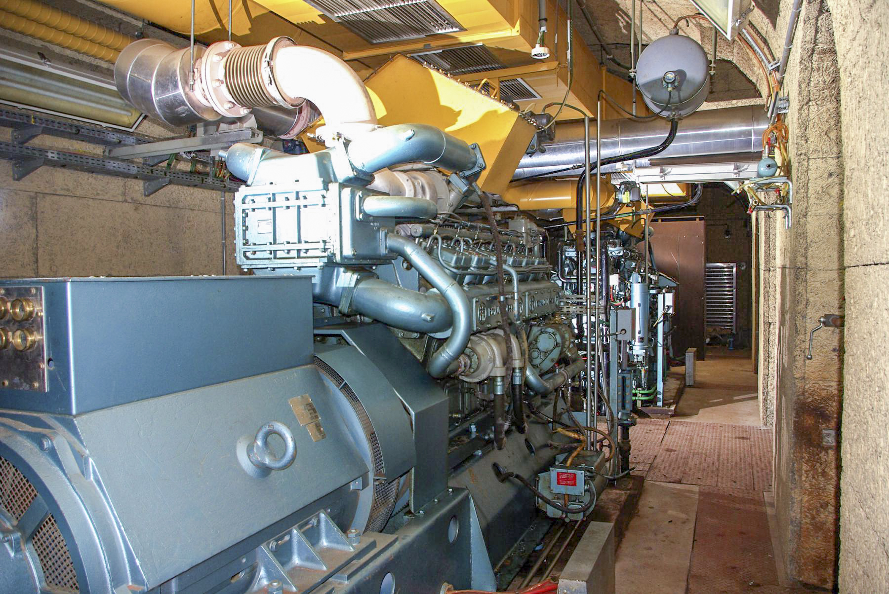 Ligne Maginot - ROCHONVILLERS - A8 - (Ouvrage d'artillerie) - Usine modernisée de l'ouvrage, avant destruction par les vandales en tous genres. - Frédéric LISCH