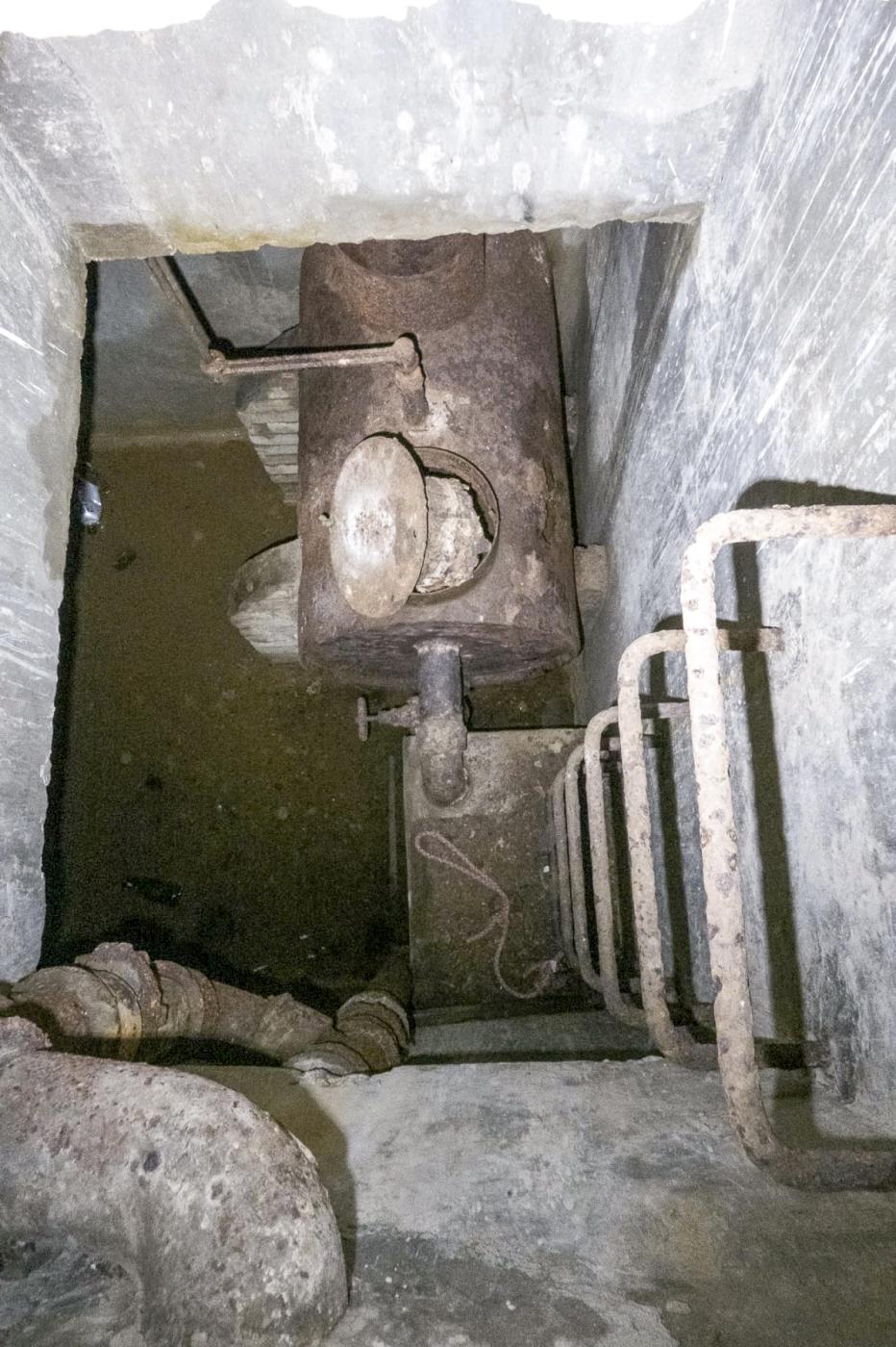 Ligne Maginot - HOBLING - A23 - (Ouvrage d'infanterie) - Bloc 4
Fosse chimique ASEPTA.  - Michel Teiten
