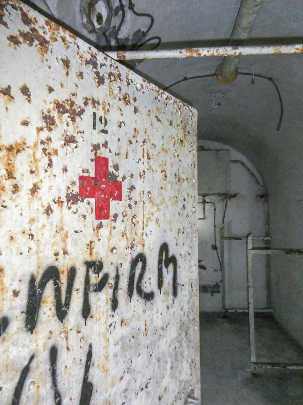 Ligne Maginot - COL DE GARDE (G) - EO10 - (Abri actif) - L'infirmerie - ELLENA Daniel - CUNY Philippe