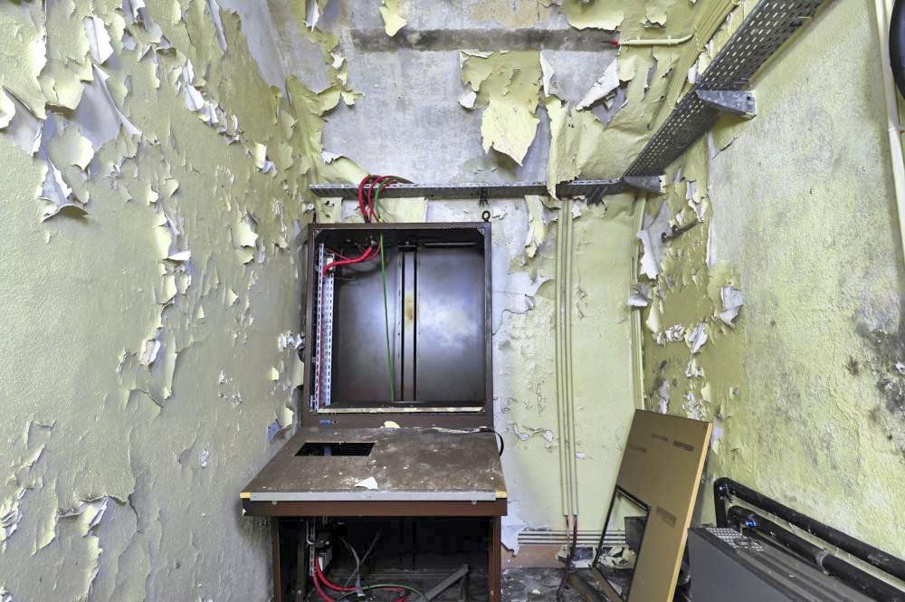 Ligne Maginot - ROCHONVILLERS - A8 - (Ouvrage d'artillerie) - Les aménagements du PC Guerre 
Bureau du Major d'ouvrage, la console Incendie de l'ouvrage - GOERGEN Claude