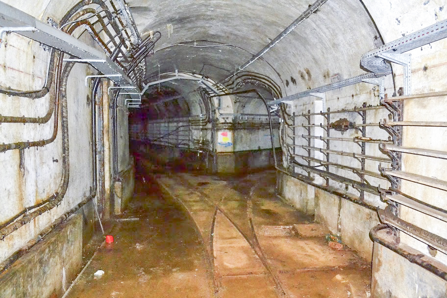 Ligne Maginot - ROCHONVILLERS - A8 - (Ouvrage d'artillerie) - Croisement de galeries menant au bloc 8 - PAVEL Jan