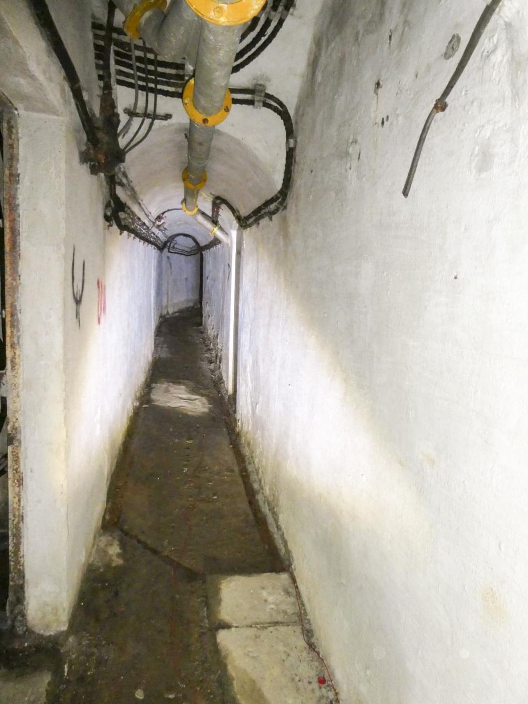 Ligne Maginot - COL DE GARDE (G) - EO10 - (Abri actif) - Galerie principale - ELLENA Daniel - CUNY Philippe