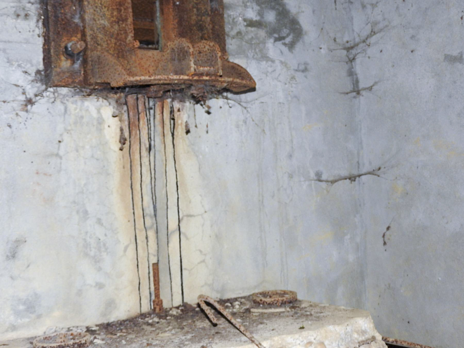 Ligne Maginot - LUTERSBERG 2 - (Blockhaus pour arme infanterie) - Le support mitrailleuse vue depuis l'entrée - STENGER Mathieu