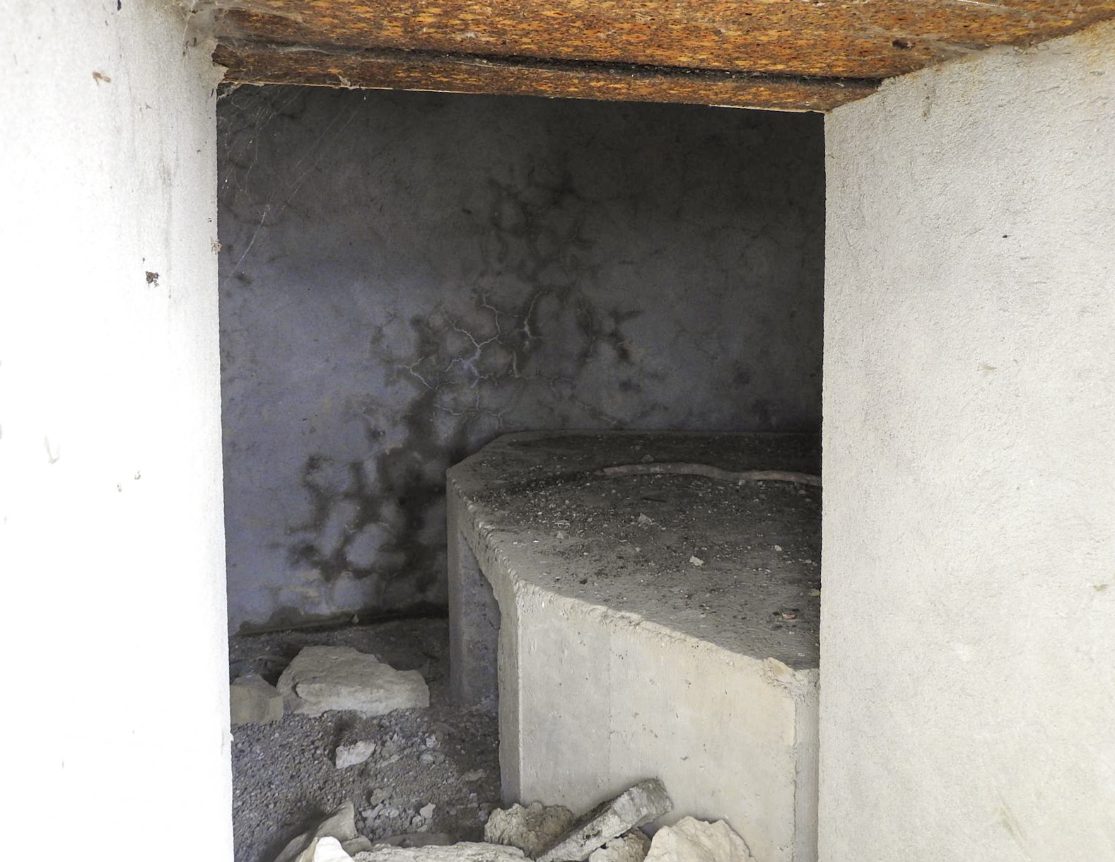 Ligne Maginot - WAELDSCHEN 2 - (Blockhaus pour arme infanterie) - L'intérieur vu depuis l'entrée - STENGER Mathieu