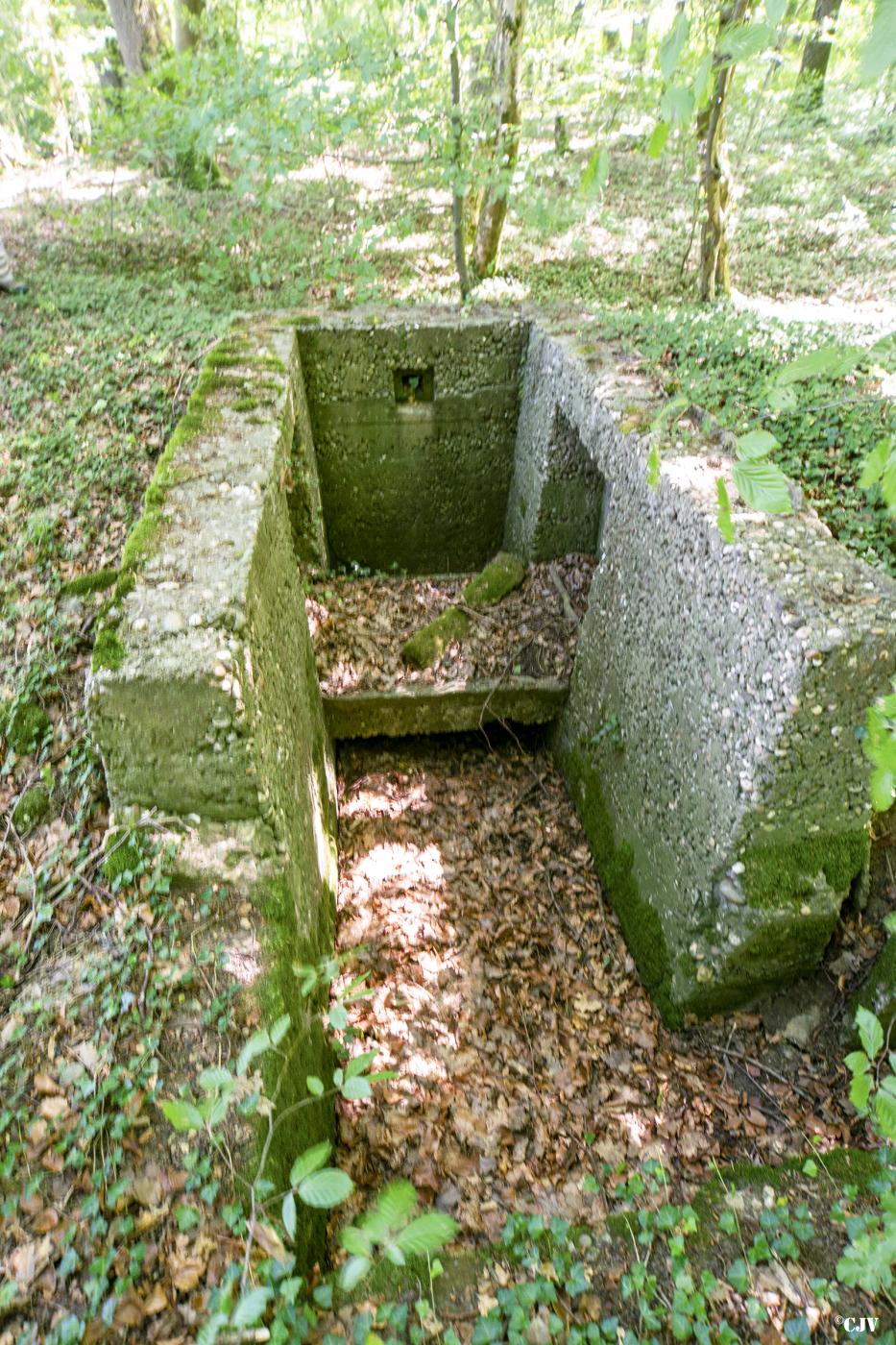 Ligne Maginot - LANING 4 - (Cuve pour arme d'infanterie) - L'intérieur avec support pour l'arme        - Lia VERMEULEN