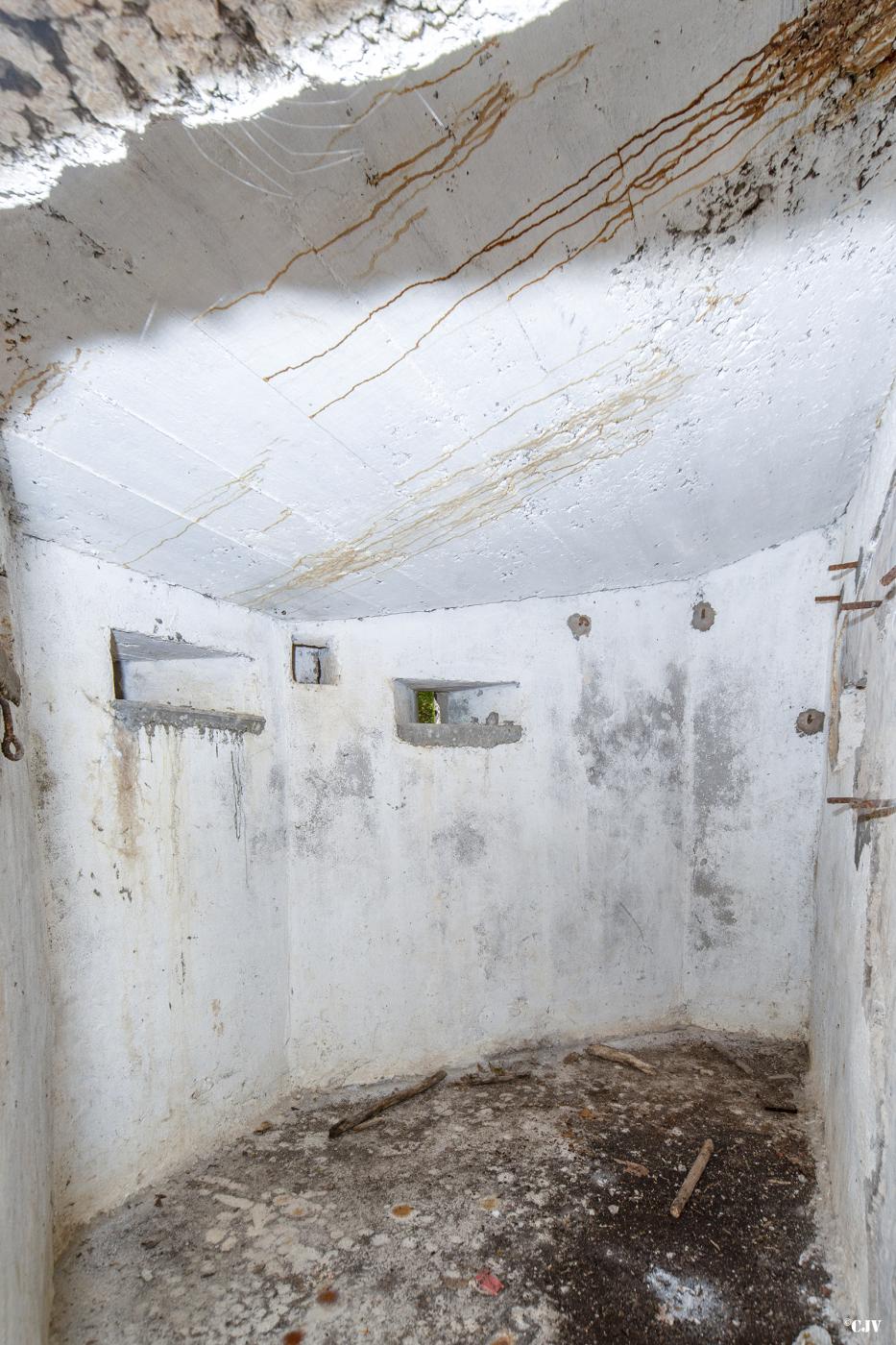 Ligne Maginot - M5B - HENRIVILLE 2 (AVANT POSTE) - (Blockhaus pour arme infanterie) - La caponnière    - Lia VERMEULEN